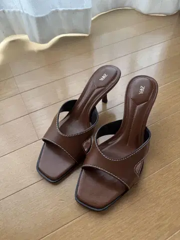 자라 탑 스티치 하이힐 샌들 브라운