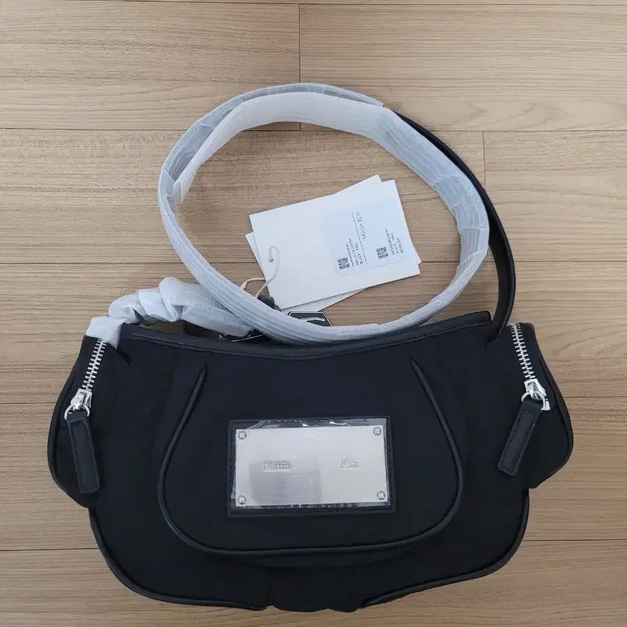 ●MATIN KIM●MADELEINE ROUND BAG IN BLACK MATIN KIM | 마뗑킴 Matin Kim Madeleine Round Bag Black on