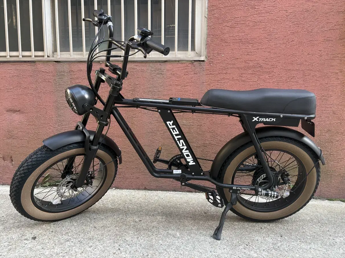 AU Tech Xtrek Monster B Electric Bicycle, 17 KM, 3 Hours of Use