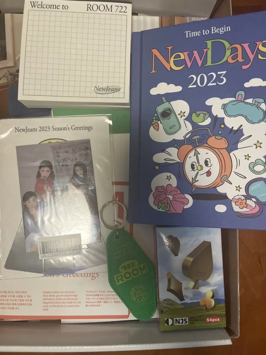 New Jeans 2023 season's greetings unsealed with pre-order benefit