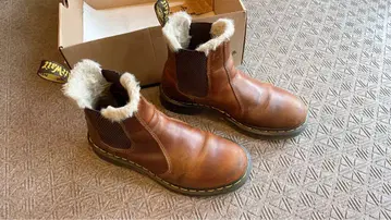 Dr.Martens 2976 레오노레 첼시 사이드 고어 퍼 부츠