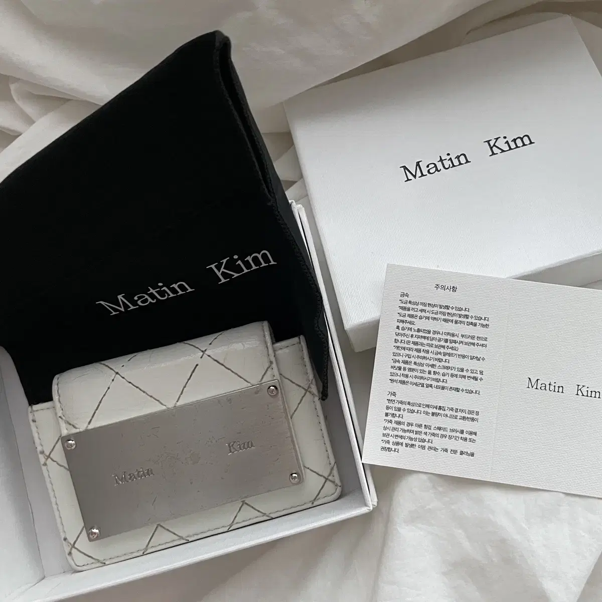 ●Matin Kim●ACCORDION WALLET IN WHITE Matin Kim Accordion Wallet White - SS25 - US