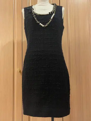 모스키노 블랙 슬리브리스 목걸이 포함 트위드 원피스