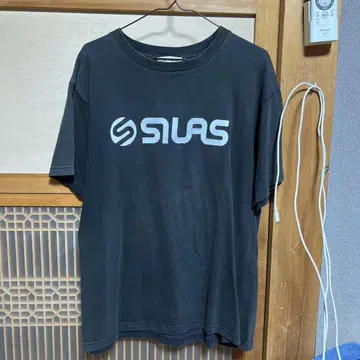 SILAS 사이러스 블랙 티셔츠 로고 프린트 L 페이드 블랙