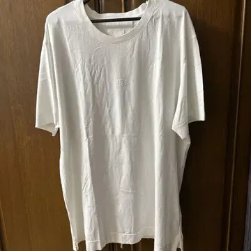 지방시 티셔츠