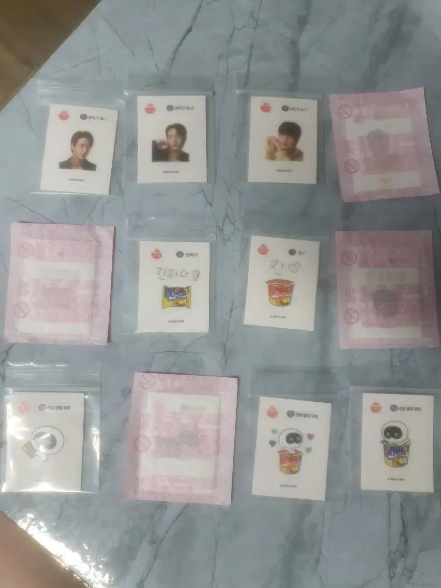 방탄 진 진라면띠부씰 완성본 파격가