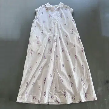 누키테파 자수 롱 원피스 슬리브리스 화이트 보라색 꽃 스키퍼