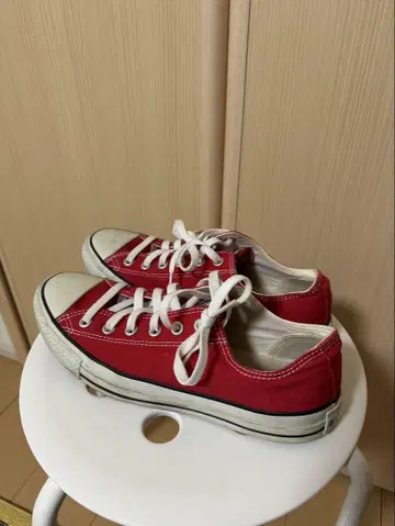 CONVERSE 레드 로우 컷 스니커즈