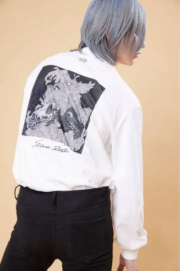 여왕벌 KING BITCH 하이넥 롱T