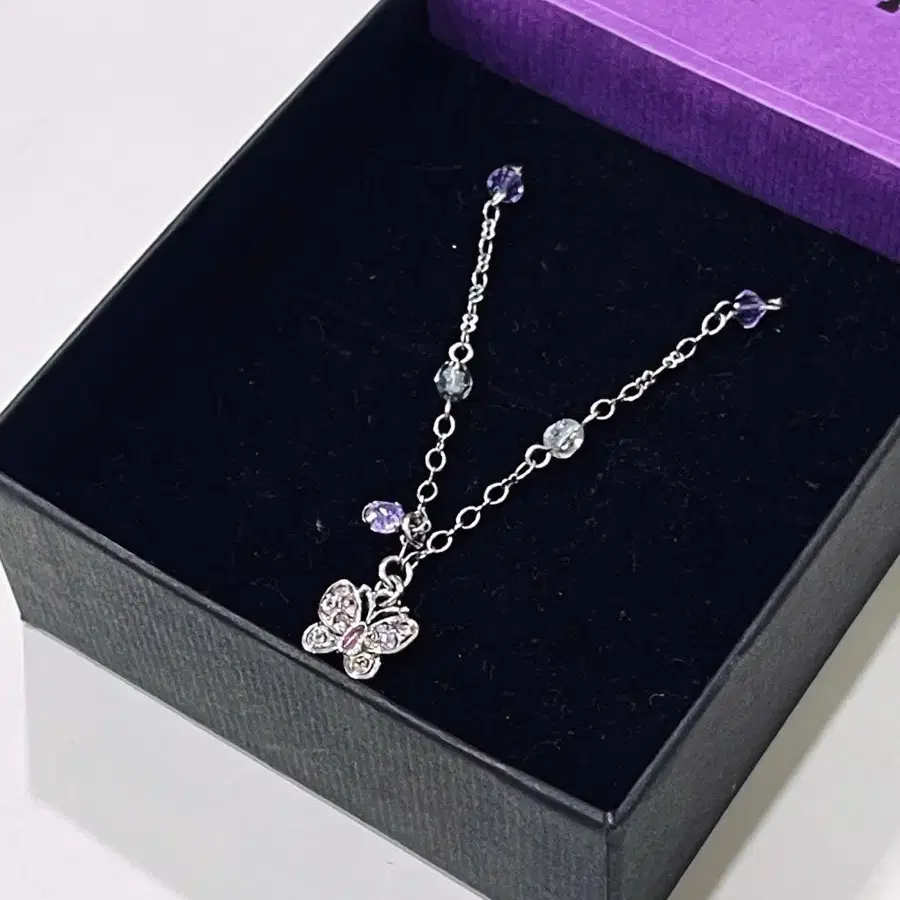 ANNA SUI 안나수이 Anna Sui Small Round Butterfly Bora Necklace