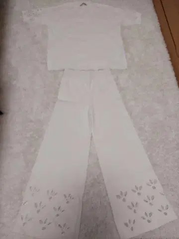 ZARA 자라 화이트 컷워크 플레어 슬리브 셋업