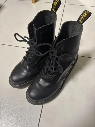 새상품급 닥터마틴 부츠 23cm