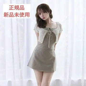 앤드메리 퀸이 베이지색으로 꾸몄습니다.