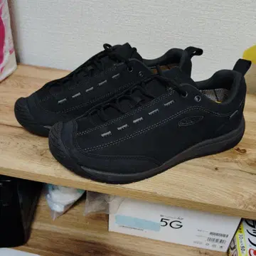 KEEN 스니커즈
