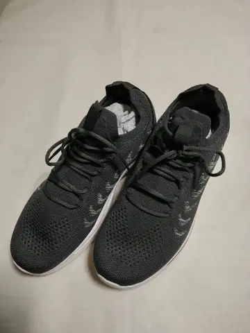 그레이 스니커즈 사이즈 42 (26.5cm)