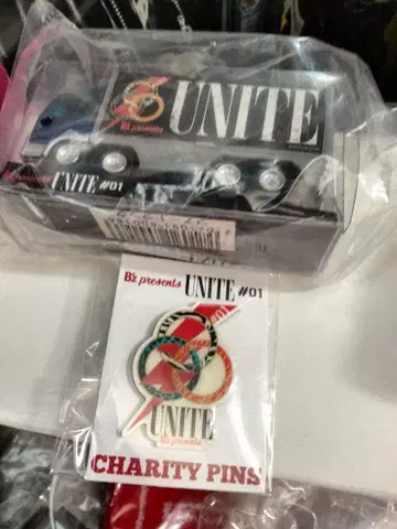 B'z unite 투어 트랙 핑 배지 세트