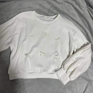 MIIA 미아 미피 맨투맨 miffy 펄 리본 풀오버 화이트