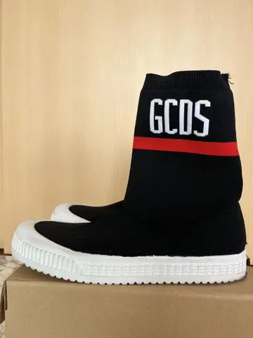 GCDS 니트 스니커즈 하이컷 43