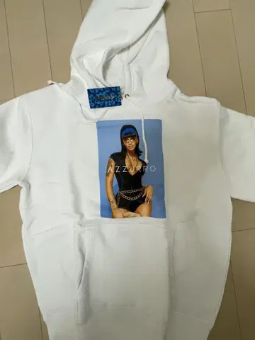 AZZURRO 후드 부착 후드티 화이트