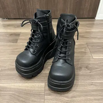 새상품 DEMONIA SHA52 통굽 부츠 23.5cm(US6)