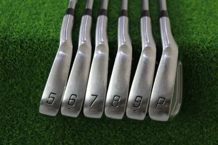 Bridgestone Tour B 201CB Modus 105S 6 Iron Set