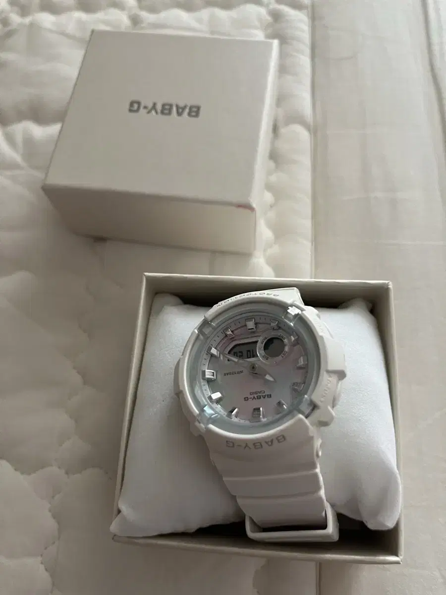 Kim Taeri's watch