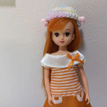 리카짱 친구 오렌지 헤어의 아키짱 아웃핏 신발 포함