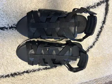 피에르 아르디 PIERREHARDY 트렉 코멧 비버그 샌들 블랙