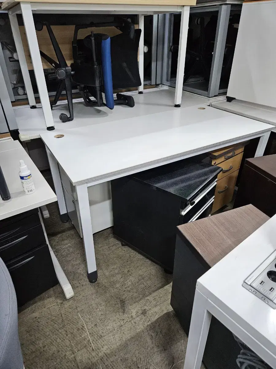 1400 Desk