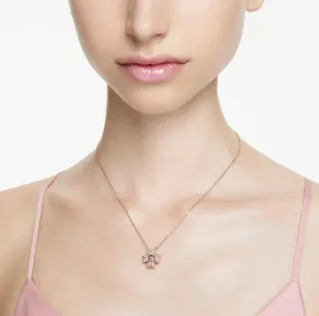 거의 새상품 스와로브스키 Swarovski Idyllia 펜던트 클로버