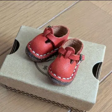 해외 작가 브라이스 빨간 신발