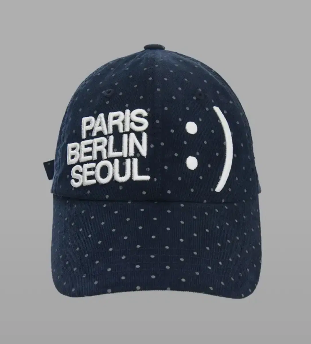 더뮤지엄비지터 스마일 로고 도트 볼캡 네이비