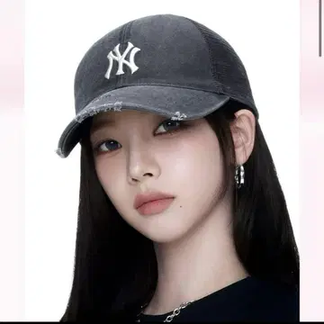 한국 한정판 MLB 뉴욕 양키스 캡 카리나 착용 모델