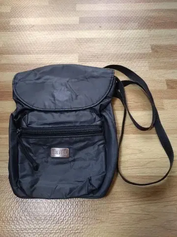 GUESS? 블랙 숄더백