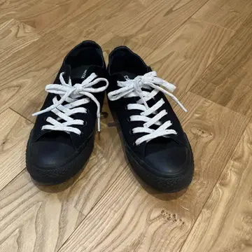 CONVERSE 블랙 스니커즈