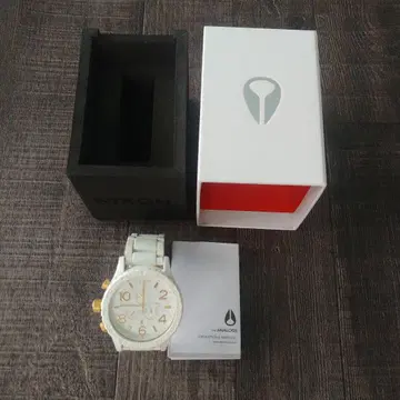 NIXON 51-30 크로노그래프 손목시계 화이트