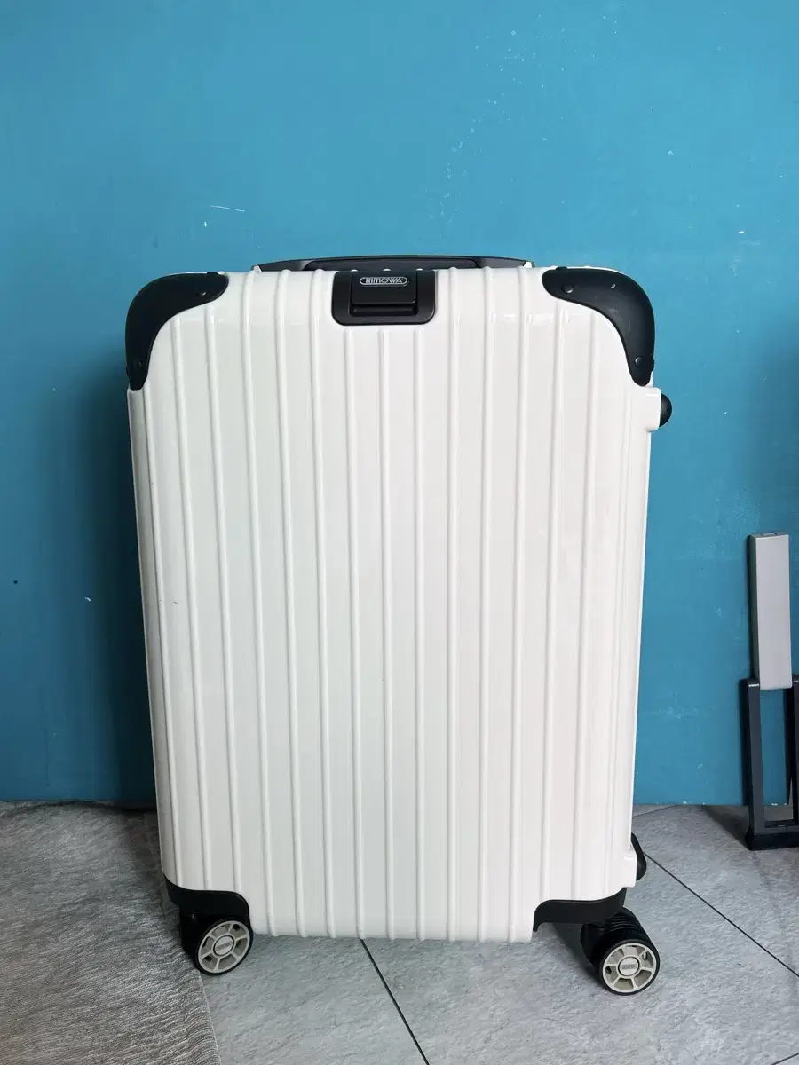 Rimowa Carrier Cabin Size Ivory
