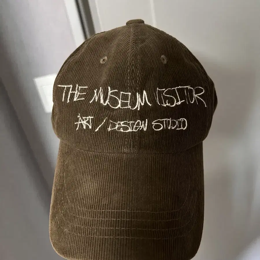 THE MUSEUM VISITOR | 더뮤지엄비지터 The Museum Visitor Ball