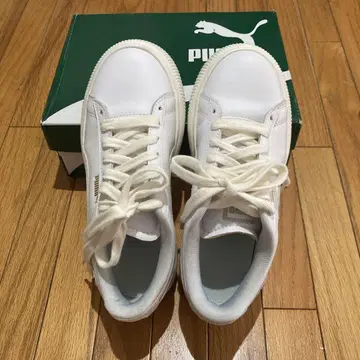 푸마 화이트 스니커즈