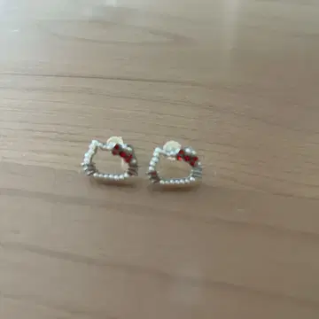 헬로키티 귀걸이(양쪽 귀용)