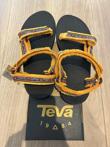 TEVA 샌들