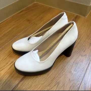 에코 펌프스 화이트 힐 화이트