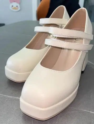 아이보리 더블 스트랩 샌들