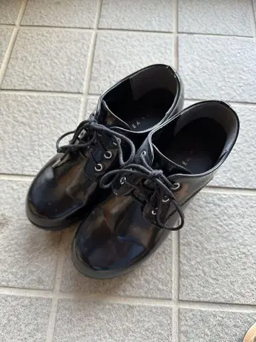 블랙 레이스업 신발
