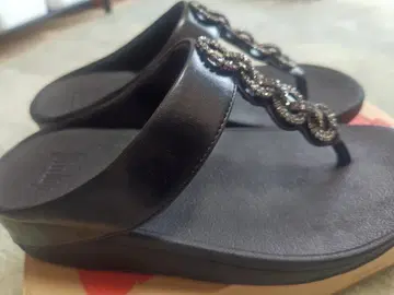 Fitflop 비쥬 장식 블랙 플립플랍 샌들