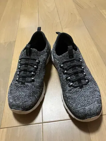 스케쳐스 스니커즈
