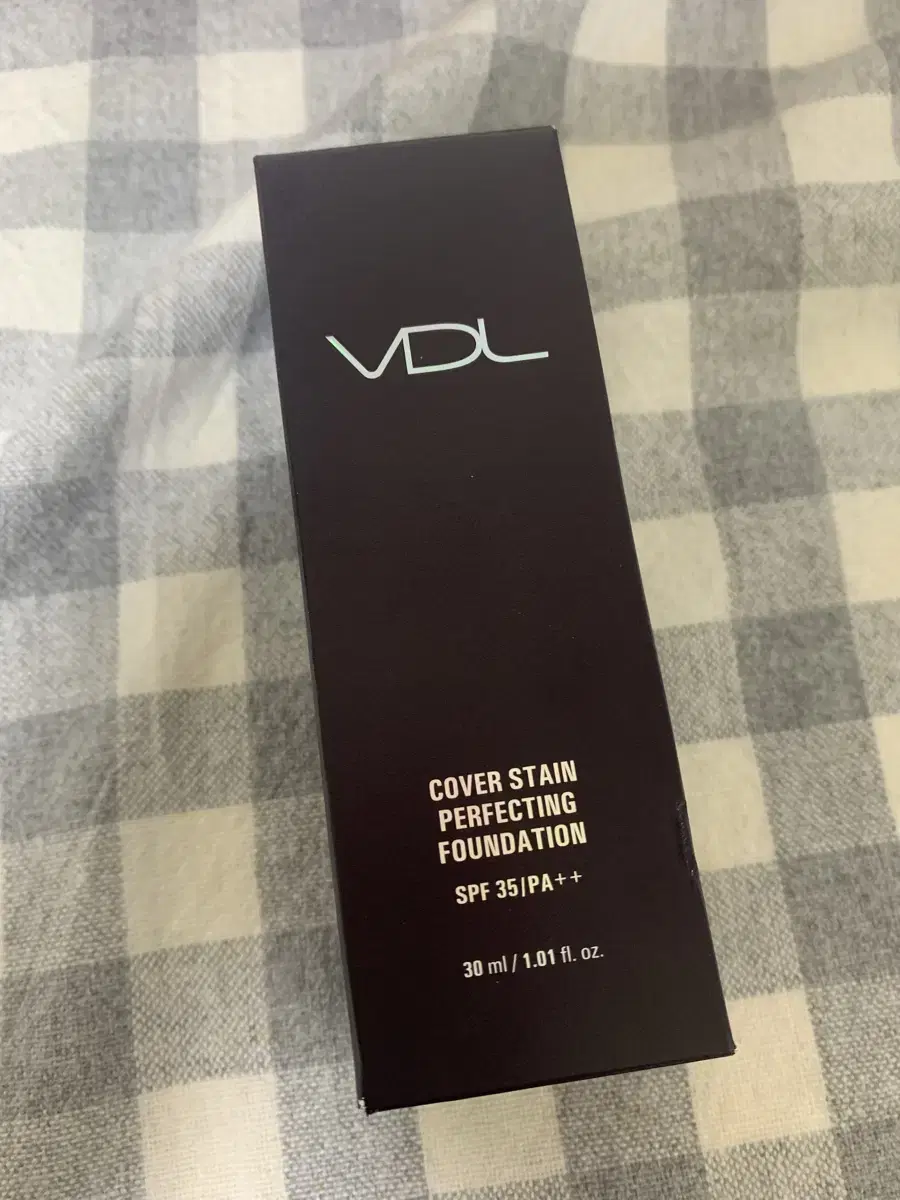 VDL Cover Stain Perfecting Foundation M01