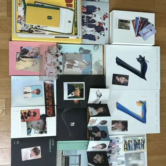 방탄 앨범, 포카, 5기 공식 키트, 디스패치 사진집 등 일괄로 팝니다.
