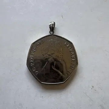 코인 목걸이 탑