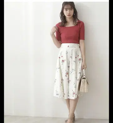 보타니컬 플라워 프린트 스커트 화이트 프로포션 바디 드레싱